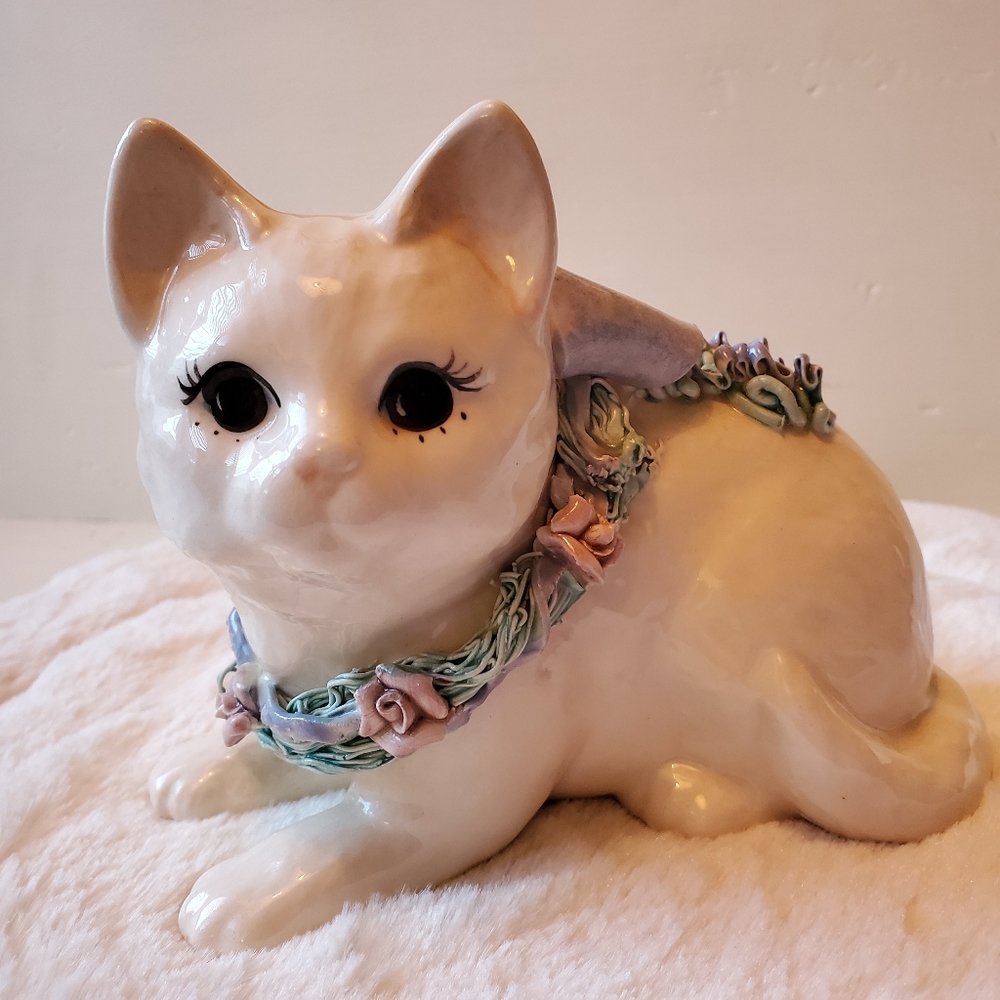 LOVELY VINTAGE DILLEY'S ❤CAT FIGURINE